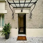 Montmartre En Rez-de-jardin Апартаменты