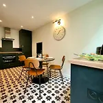 Montmartre En Rez-de-jardin Апартаменты Париж