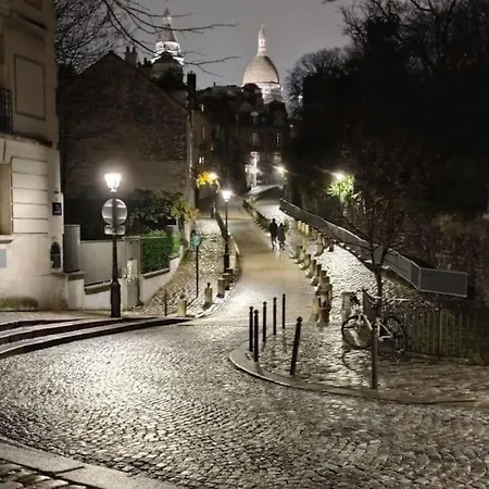 Montmartre En Rez-de-jardin Appartamento *