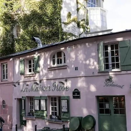 Montmartre En Rez-de-jardin Apartment