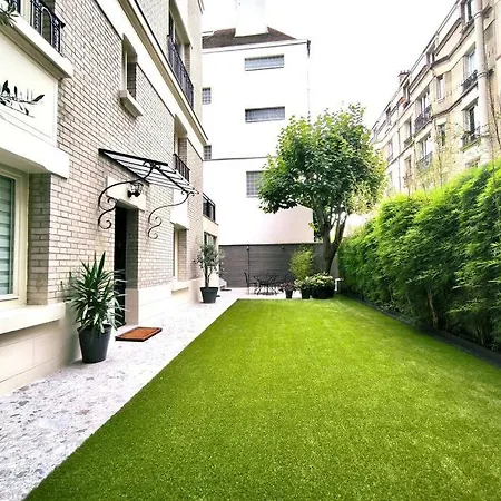 Apartment Montmartre En Rez-de-jardin Paris