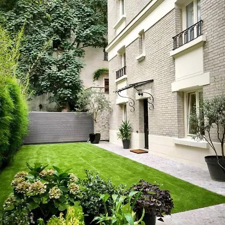 Montmartre En Rez-de-jardin * Paris
