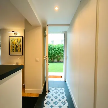 Montmartre En Rez-de-jardin Appartamento Parigi