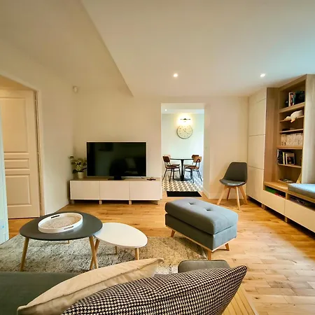 Montmartre En Rez-de-jardin Appartamento *