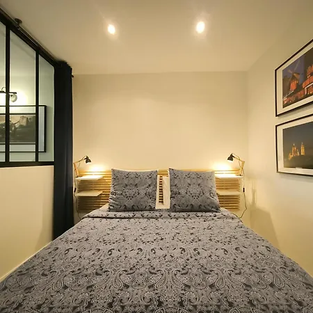 Montmartre En Rez-de-jardin Appartamento