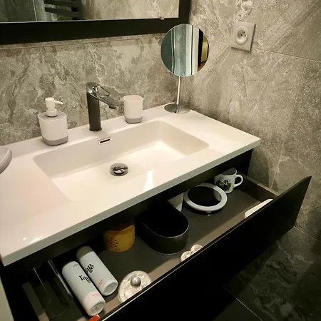 Montmartre En Rez-de-jardin