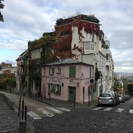 Montmartre En Rez-de-jardin Appartamento Parigi