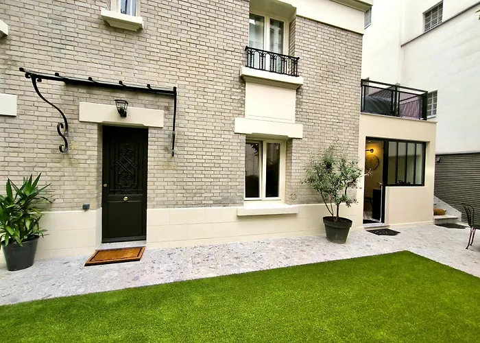 Montmartre En Rez-de-jardin * Paříž