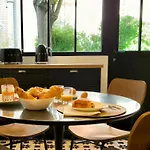 Montmartre En Rez-de-jardin Apartamento