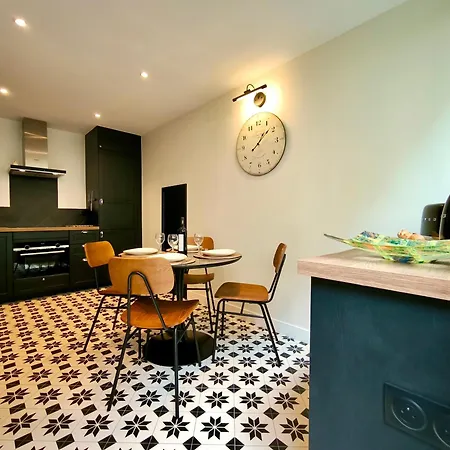 Montmartre En Rez-de-jardin Apartament Paryż