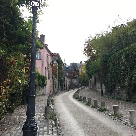 Montmartre En Rez-de-jardin Paryż